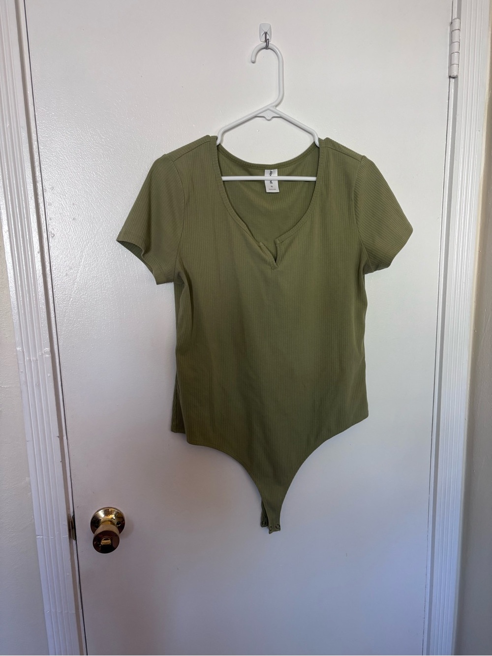 Abound green ribbed shirt sleeve bodysuit size L
